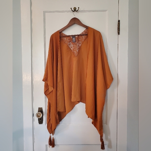 Vince Camuto Tops - Vince Camuto Women’s Open Front Kimono Top - One Size - Gold